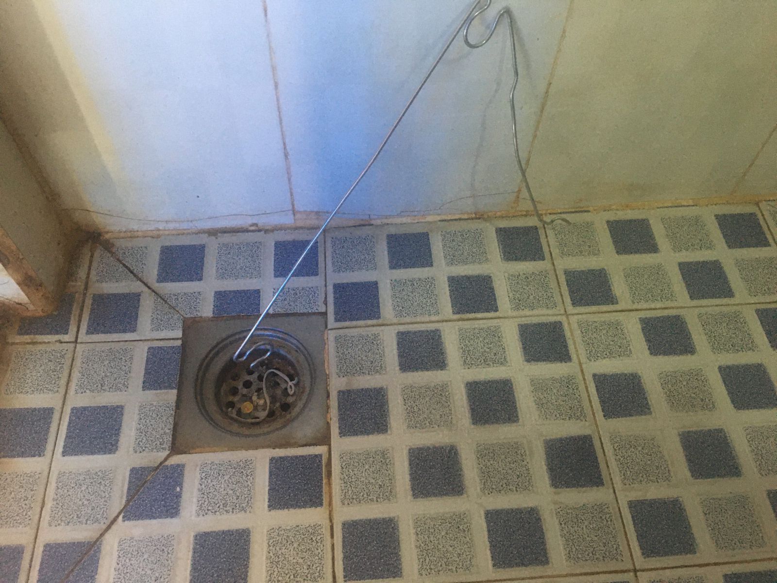 Thông nghẹt sàn nhà tắm