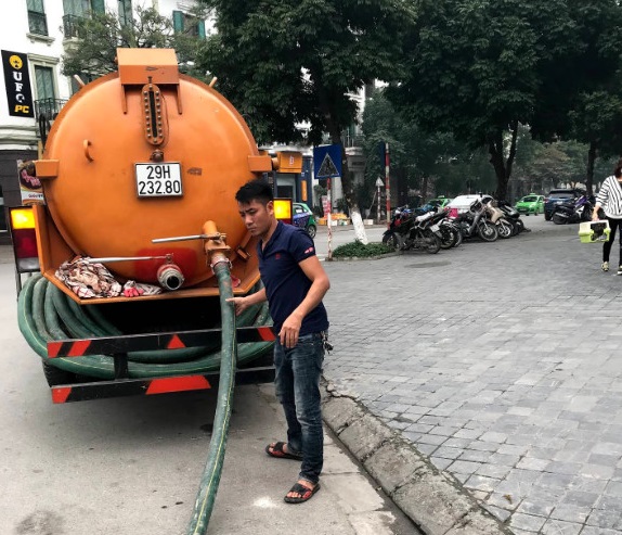 Thực hiện công việc hút hầm cầu Quảng Ngãi